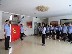 源源集團(tuán)慶祝黨的生日，莊嚴(yán)宣誓