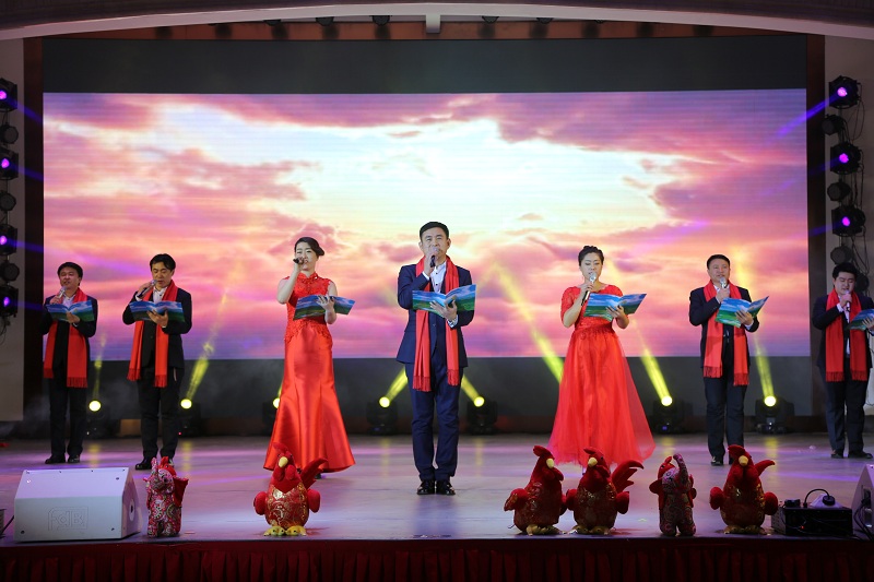 工會主席姜洪濤等人朗誦董事長新作《夢讓人永遠(yuǎn)年輕》